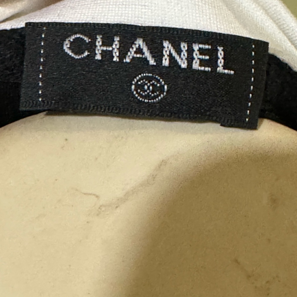 Chanel - Picture 6 of 8